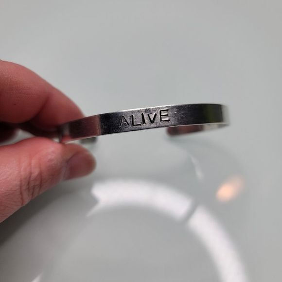 Artisan made Alive silver bracelet with stamped verse inside Christian - Picture 1 of 5
